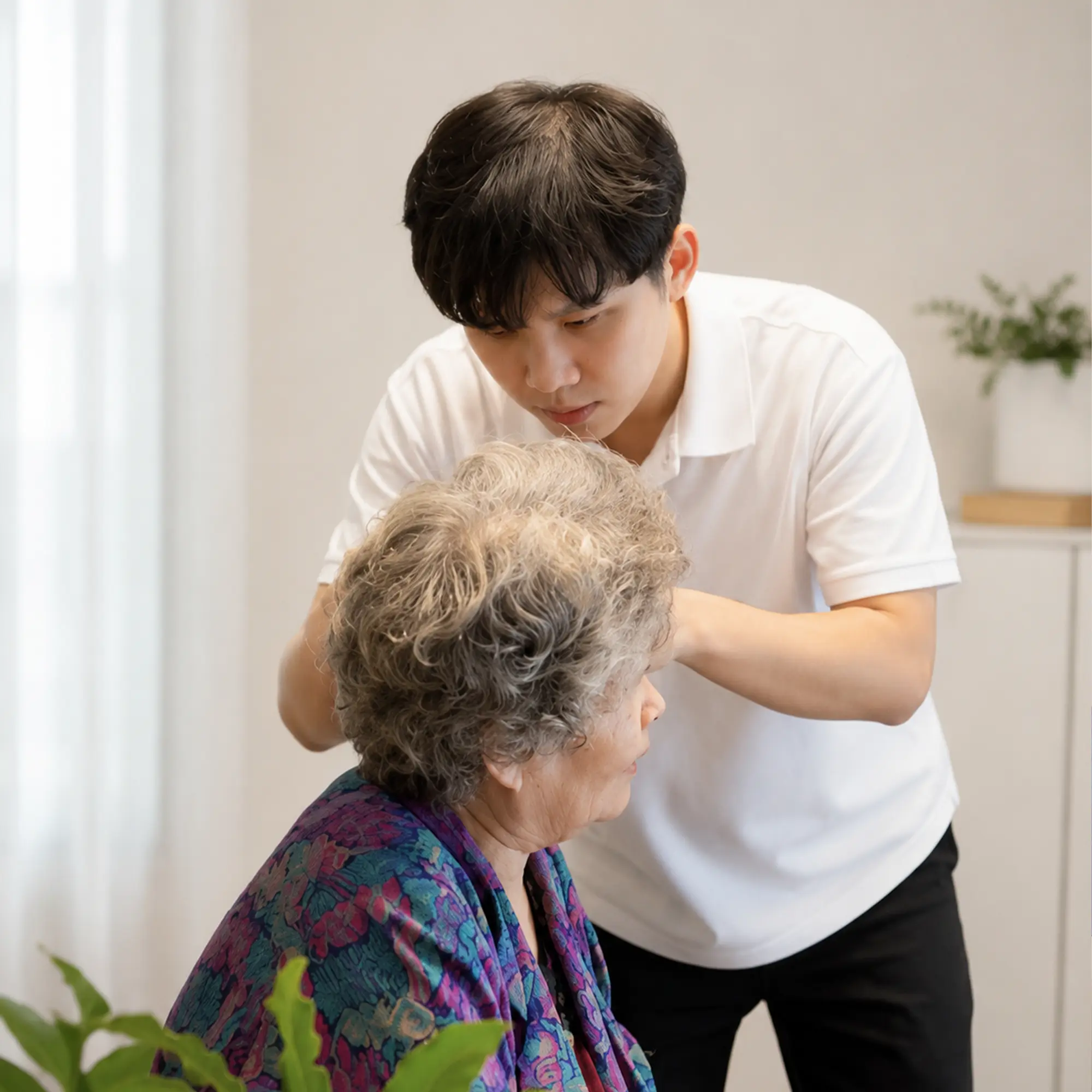 Khách hàng sử dụng máy trợ thính Kijo
